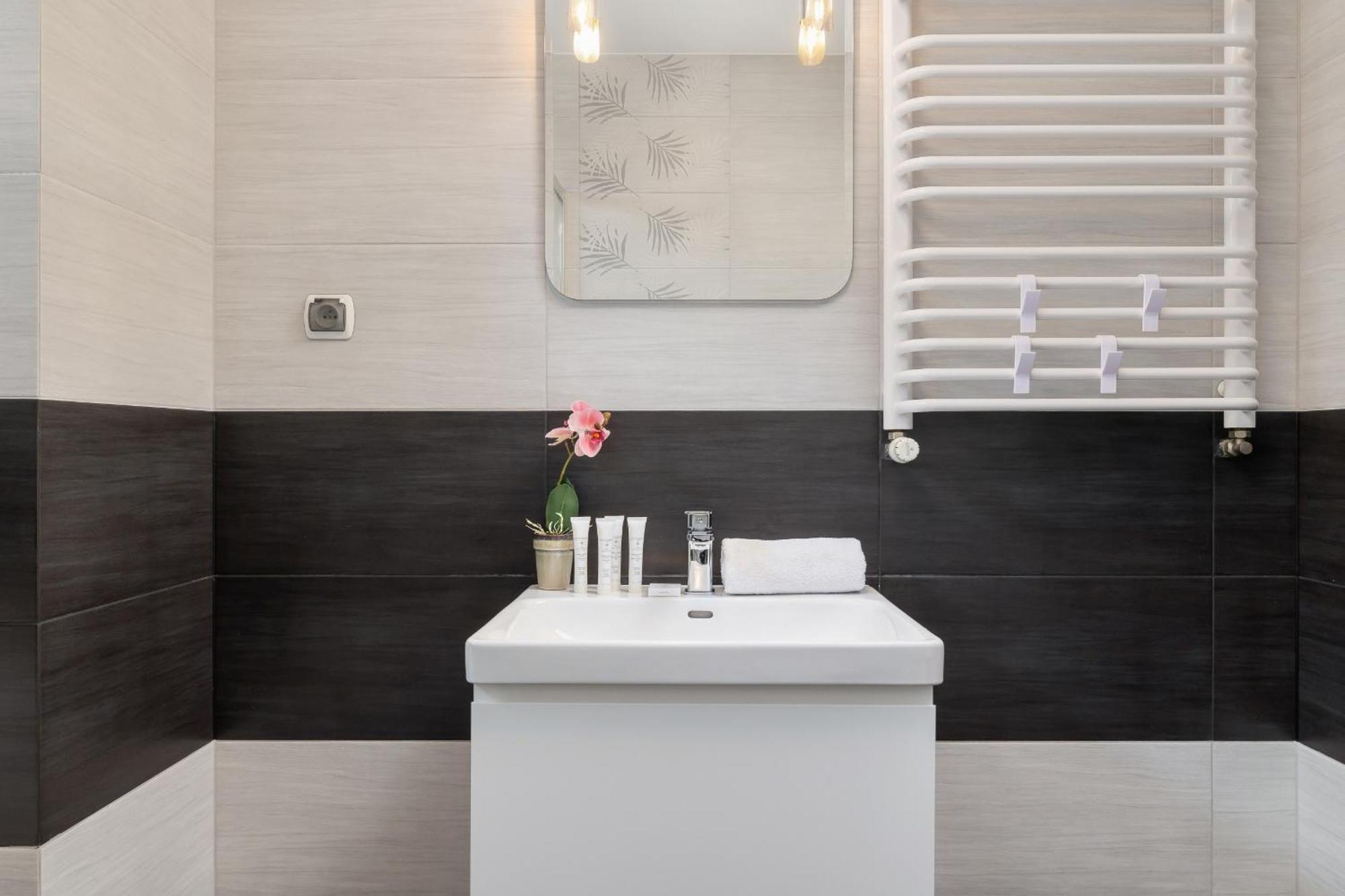 Appartement Stylish With Balcony & Parking Cracow By Renters Krakau