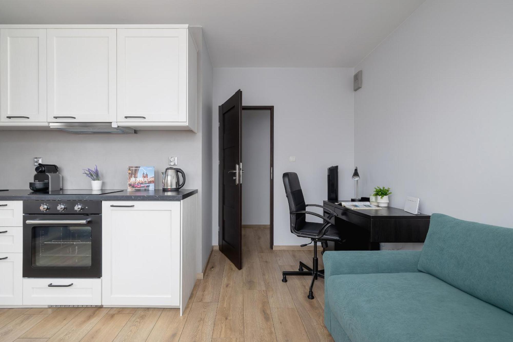 Stylish With Balcony & Parking Cracow By Renters Appartement