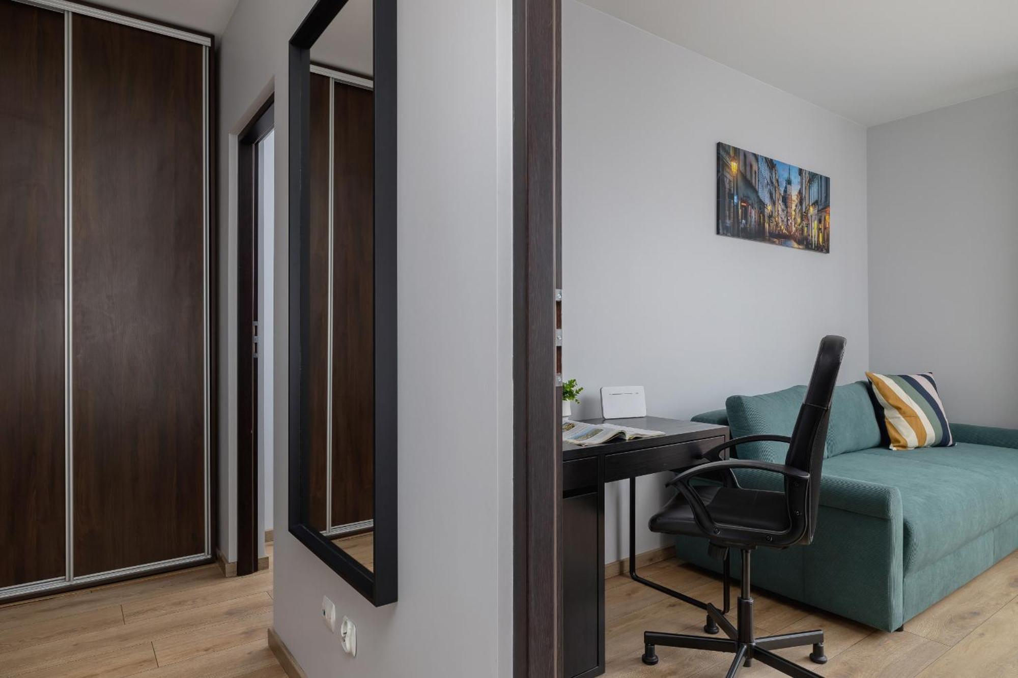 Stylish With Balcony & Parking Cracow By Renters * Krakau