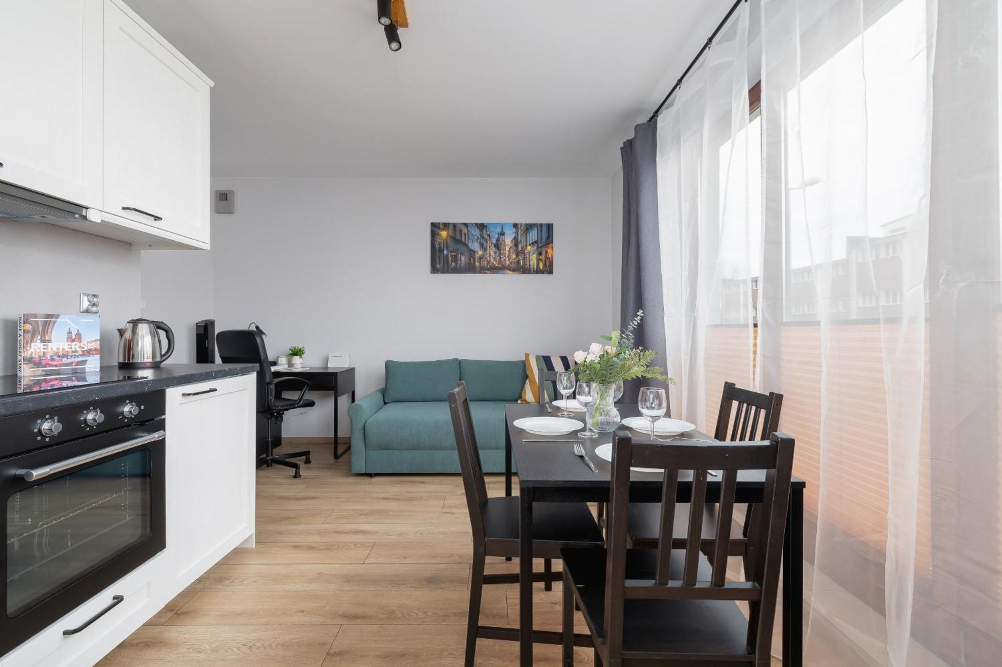 Stylish With Balcony & Parking Cracow By Renters *