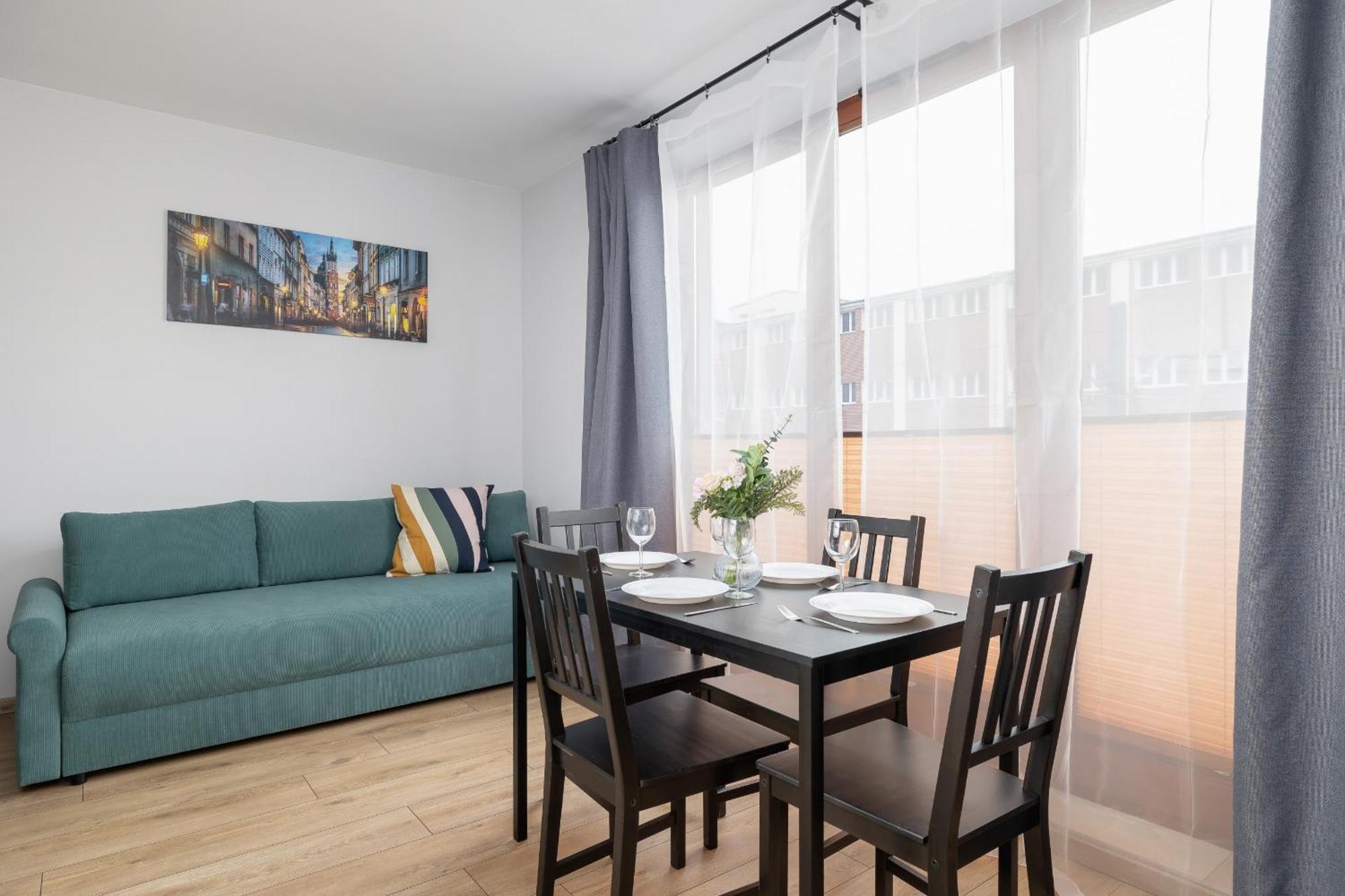 Stylish With Balcony & Parking Cracow By Renters Apartment *