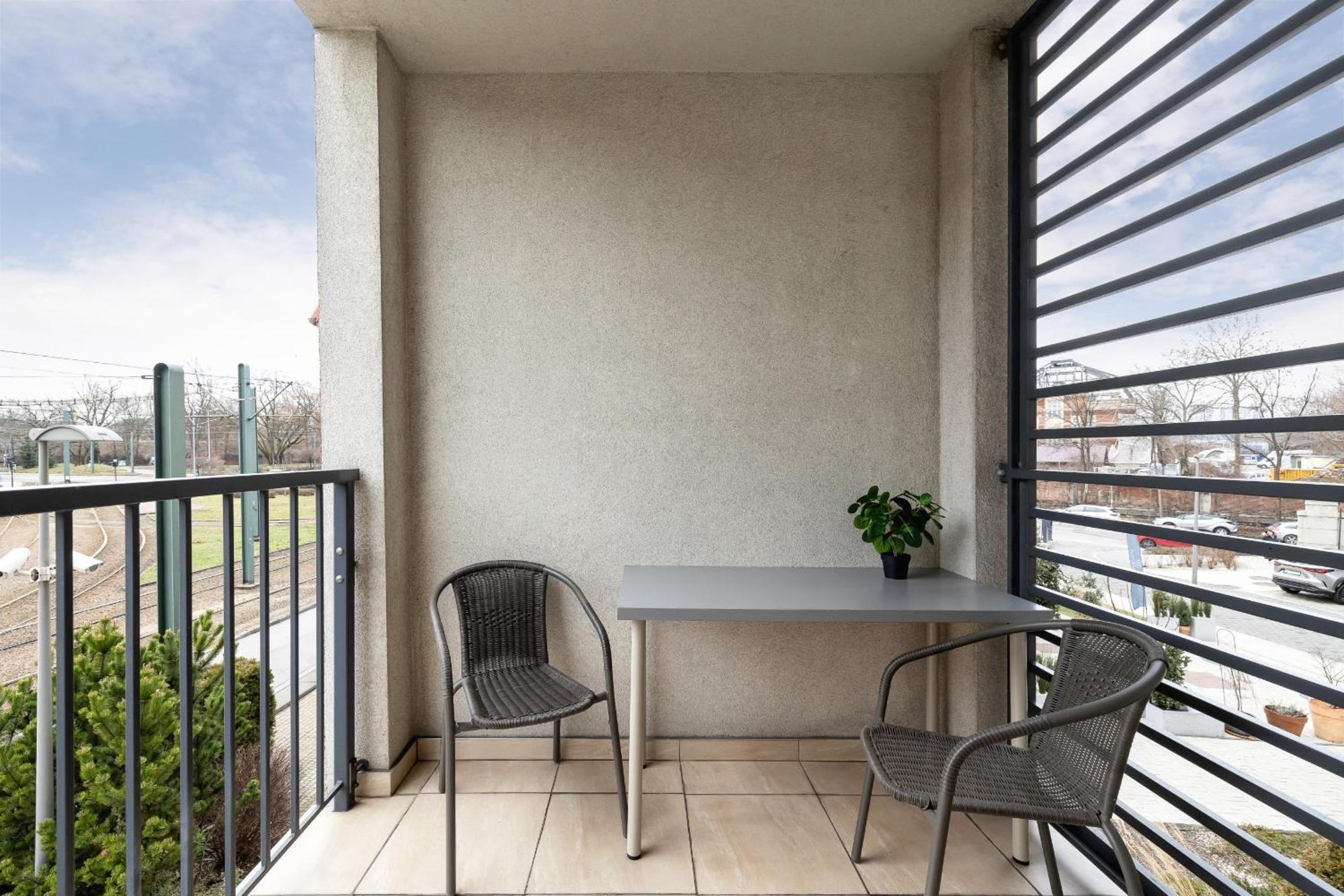 Stylish With Balcony & Parking Cracow By Renters Appartement Krakau
