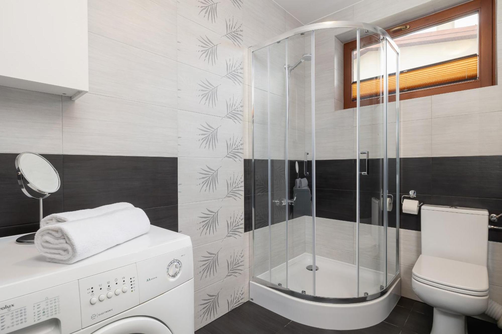 Apartament Stylish With Balcony & Parking Cracow By Renters