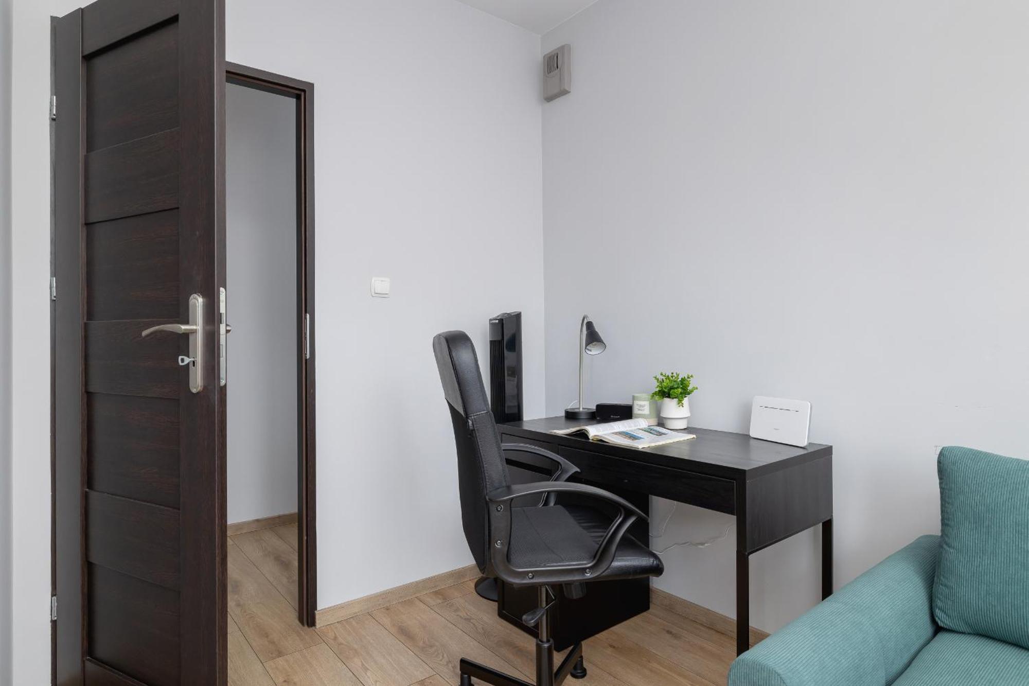 Stylish With Balcony & Parking Cracow By Renters *